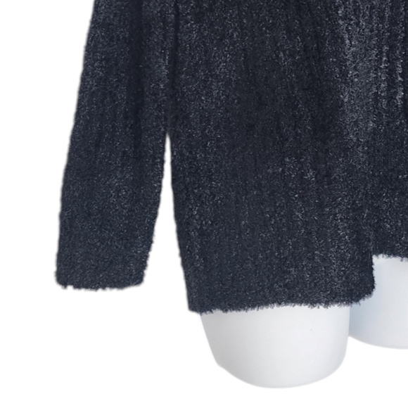 One Tuff Babe @ Forever 21 Thick Fuzzy Knit Sweater Size Medium Pullover Soft. - Picture 9 of 11